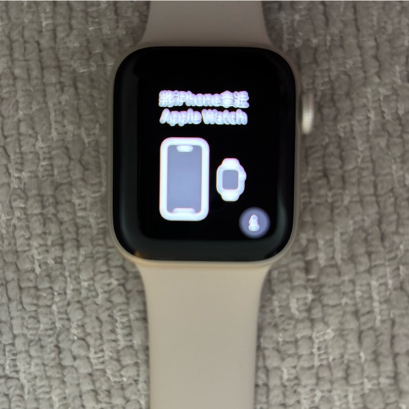 Apple Watch SE 3 [GPS 40mm] Smartwatch with Starlight Aluminum Case & Band - Picture 5 of 7
